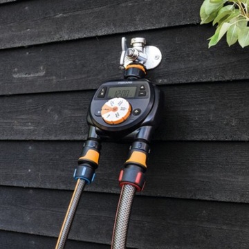 Электронный контроллер двойного полива Fiskars.