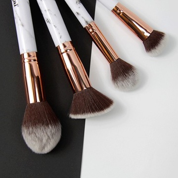 DONEGAL QAL POWDER BRUSH Кисть для тонального крема и пудры.