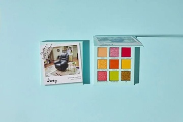 ПАЛИТРА теней для век Revolution x Friends — матовые и мерцающие оттенки — подарок