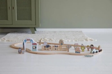 МАЛЕНЬКИЙ ГОЛЛАНДСКИЙ КОМПЛЕКТ В ОЧЕРЕДИ В ЗООПАРКЕ ЖИВОТНЫЕ