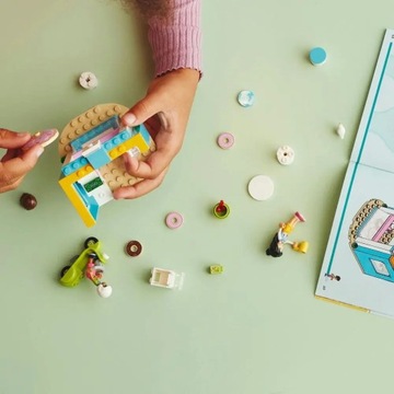 LEGO Friends 41723 Пончик Кондитерский стол Стулья Самокат 63 кубика 4+