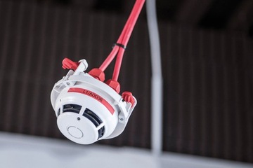 Принтер этикеток Brother P-touch E110 + лента TZE231 в комплекте.