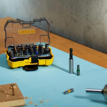 DEWALT DT71516 Набор торцевых бит + трещотка