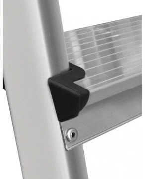 Алюминиевая лестница, 4 ступени, прочность: 125 кг.