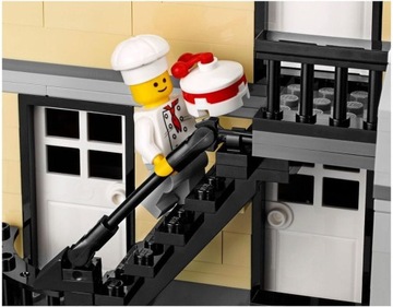 LEGO — CREATOR EXPERT — ПЛОЩАДЬ СБОРКИ — 10255