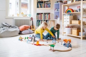 Набор поездов BRIO World Smart Tech Sound Action для путешествий по тоннелям на батарейках