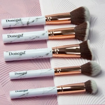 DONEGAL QAL POWDER BRUSH Кисть для тонального крема и пудры.