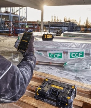 Радиостанция DeWalt для строительной площадки с зарядным устройством TSTAK DWST1-81078-QW