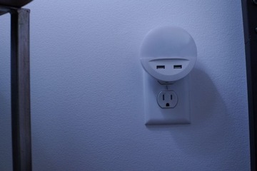 Светодиодная лампа OSRAM Ledvance 13 Вт, 2 порта USB