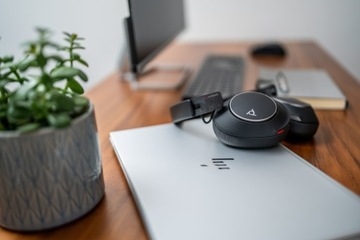 Накладные наушники Poly Voyager Surround 80 UC USB-C