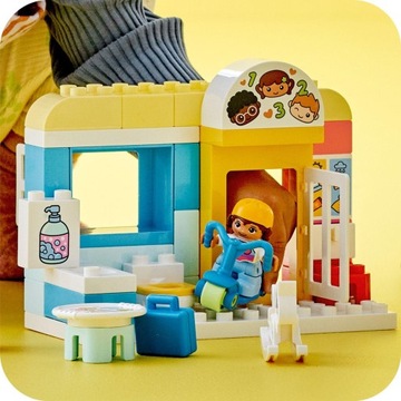 Блоки DUPLO 10992 Один день из жизни детской комнаты