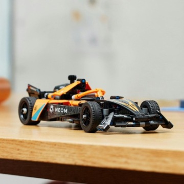 LEGO Technic NEOM McLaren Formula E Гоночный автомобиль Формулы E 42169