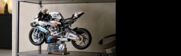 LEGO Technic BMW M 1000 RR 42130