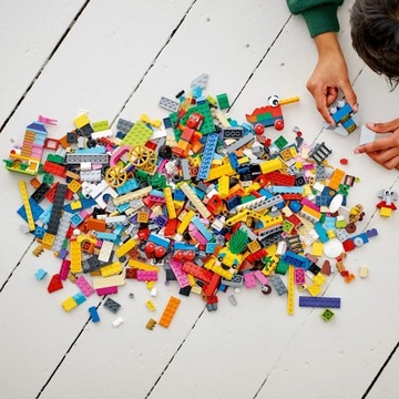 LEGO Classic 11021 90 лет веселья