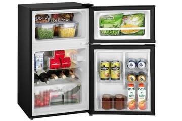 Небольшой двухдверный холодильник с морозильной камерой Black Concept lft2047bc