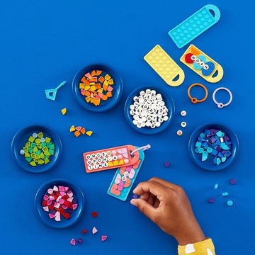 LEGO DOTS 41949 Megazestaw zawieszek wiadomości