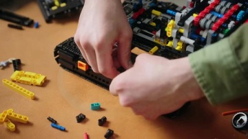 Lego Technic Volvo EC500 Гибридный экскаватор 42215