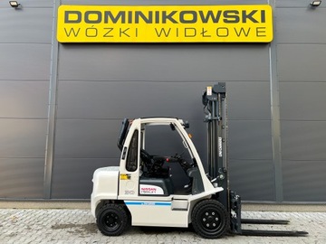 WÓZEK WIDŁOWY UniCarriers NISSAN YG1D2A30Q 2015R. DIESEL DUPLEX KABINA 1/2