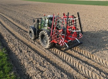 Brony polowe składane hydraulicznie o szerokości 6,7m firmy AGRO-OSEK