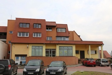 Komercyjne, Wołów, Wołów (gm.), 323 m²