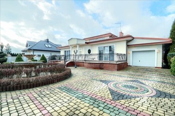Dom, Łomianki, Łomianki (gm.), 275 m²