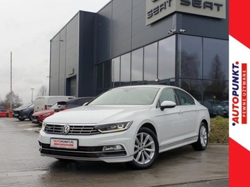 Volkswagen Passat HIGHLINE + R-LINE