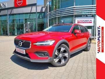 Volvo V60 Cross Country Momentum Pro 4WD AT