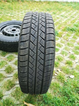  Goodyear 215/65R16C VECTOR 4 seasons CARGO 109/10