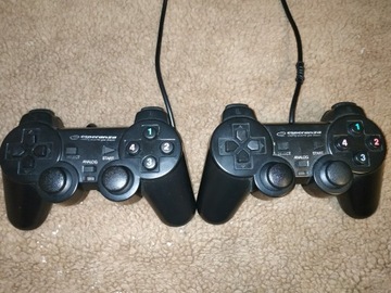 Dwa zamienniki kontrolera PS3  (uszkodzone)
