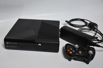 Xbox 360 E z z dyskiem 250 GB – 54 gry - Okazja!