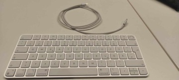 Klawiatura Apple Magic Keyboard biała niemiecki układ (A2449)