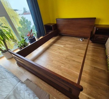 Klasyczne łóżko 140x200 z szafkami nocnymi