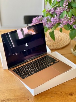 MacBook Air 2020 złoty ideał.