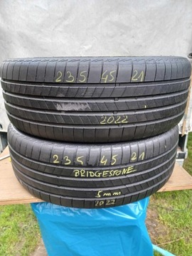 Opony letnie Bridgestone 235/45 R21