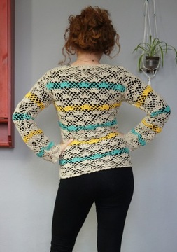 Ażurowy sweter w kolorze naturalnym szydełko