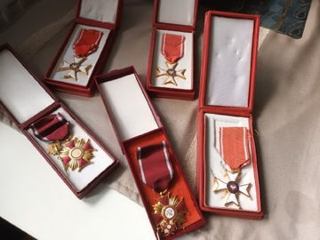 Medale i ordery można kupić razem lub osobno