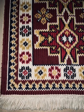 Piękny ręcznie robiony dywanik z frędzlami antyk
