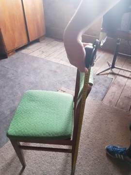 Krzesła, lata 70, PRL, dębowe w dobrym stanie