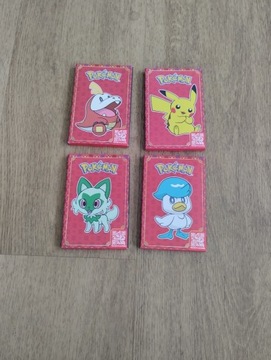4 komplety kart Pokemon