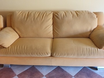 kanapa  jest w stanie idealnym używany w razie zai
