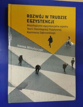 Rozwój w trudzie egzystencji - Joanna Mikołajczyk