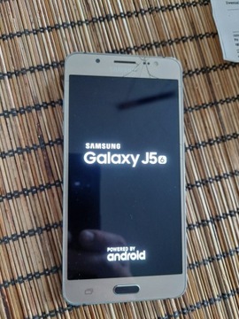 SAMSUNG Galaxy J5 6 pęknięta szybka