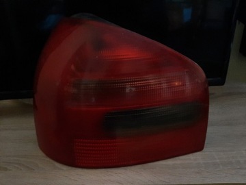 Lampa tył lewą audi a4 b5 