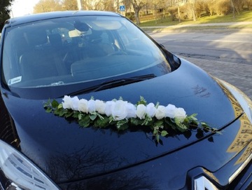 Dekoracja na auto ślubne biała girlanda 