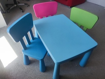 Komplet mebli dziecięcych: Stół + 3 Krzesełka Mamut