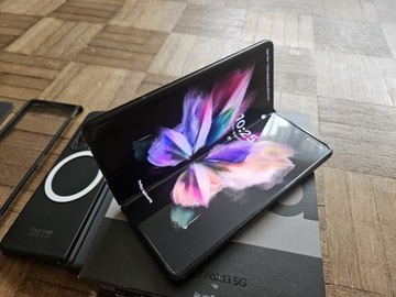 Samsung Galaxy Fold 3 12 / 256 5G + dodatki