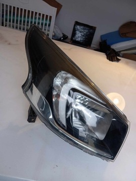 Lampa przednia prawa  LED Renault Trafik 