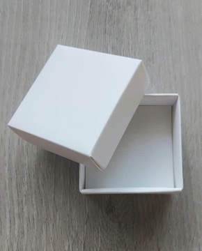 Pudełko , opakowanie na biżuterię białe