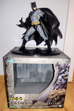 Batman Black Costume Kotobukiya figurka