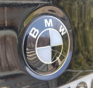 Logo BMW e91 znaczek biało czarny emblemat klapa